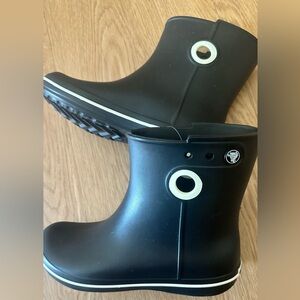 CROCS Black Women’s boot Jaunt Shorty Rain Boots Never Worn NWT
